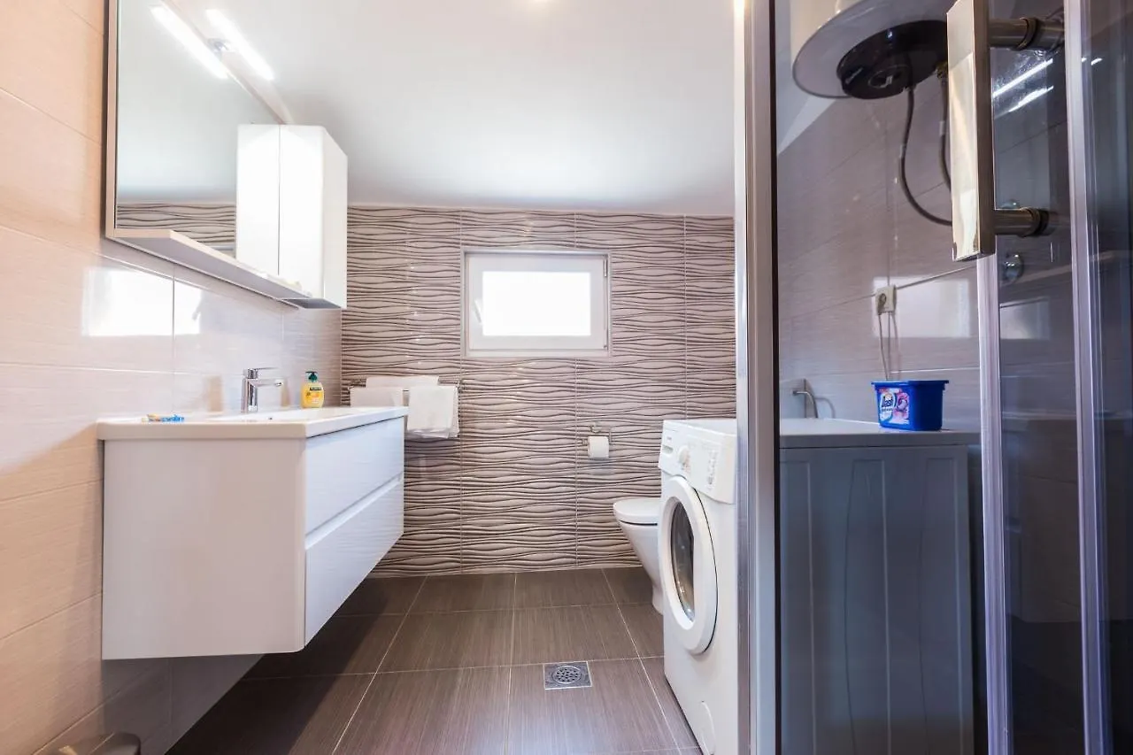 Ivan07 Spacious 3Br Apartment With Terrace Zadar