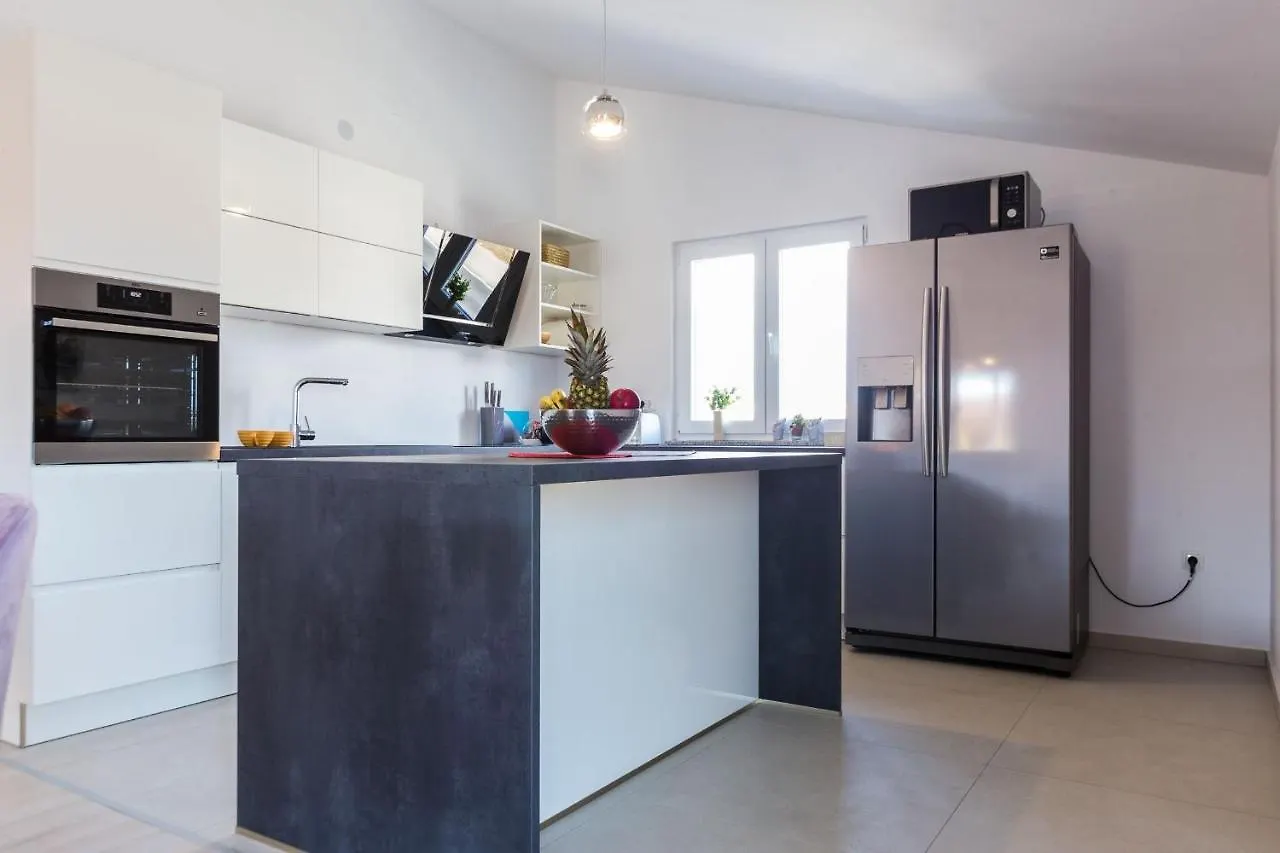 Ivan07 Spacious 3Br Apartment With Terrace Zadar 0*,  Kroatien