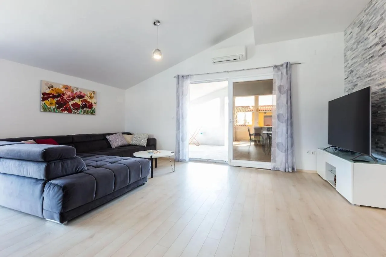 Ivan07 Spacious 3Br Apartment With Terrace Zadar 0*,