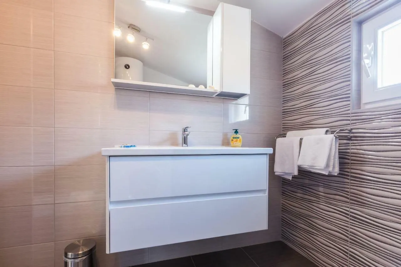 Ivan07 Spacious 3Br Apartment With Terrace Zadar 0*,  Kroatien