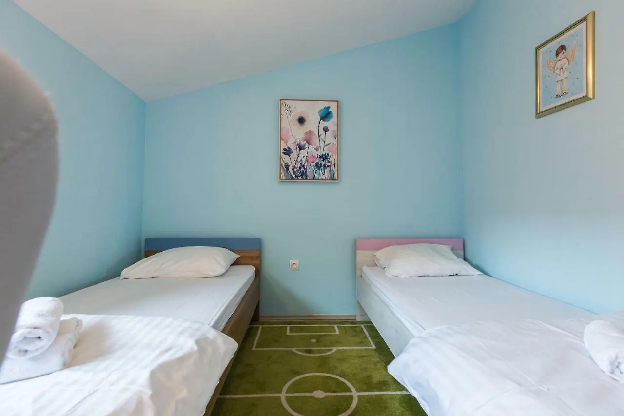 Ivan07 Spacious 3Br Apartment With Terrace Zadar